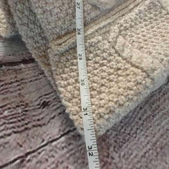 Inis Crafts Merino Wool Cable Knit Tan Poncho Shawl - Picture 13 of 14